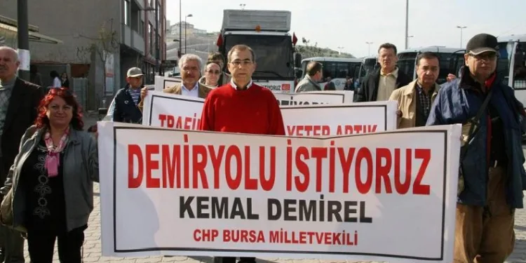 Kemal Demirel hayatını kaybetti