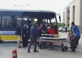 Toplu taşıma şoförü kadın yolcuyu hastaneye yetiştirdi