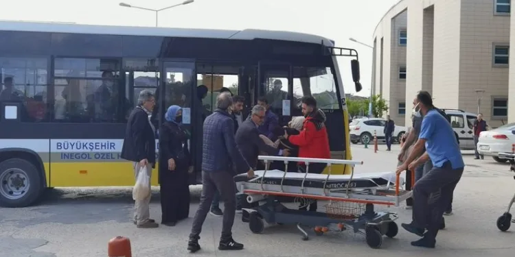 Toplu taşıma şoförü kadın yolcuyu hastaneye yetiştirdi
