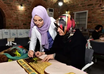 Yıldırımlı kadınların elinden keçe sanatı