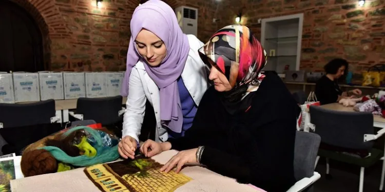 Yıldırımlı kadınların elinden keçe sanatı