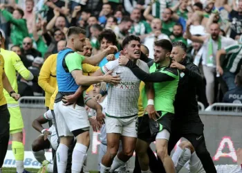 Bursaspor son dakikada güldü: 3-2
