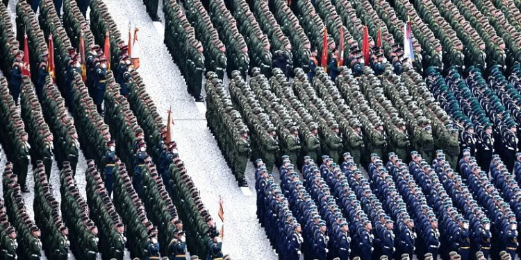 Rus ordusundan Kızıl Meydan’da gövde gösterisi