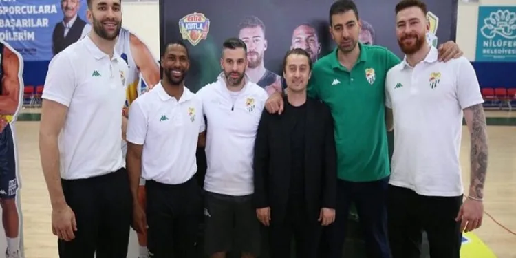 F. E. Bursaspor’da 3 imza