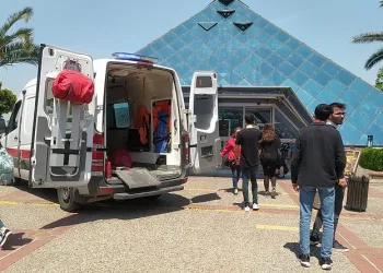 Bursa’da Zafer Plaza’da bir mağazanın tavanı çöktü