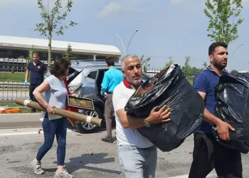Bursa’da kaza yaptı, aracındaki etleri düşündü