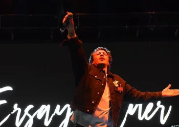 Ersay Üner Yıldırımlıları coşturdu