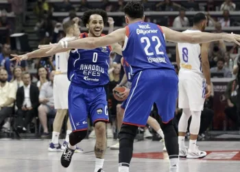 Anadolu Efes üst üste ikinci kez Euroleague şampiyonu oldu