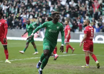 Bursaspor’un Portekizli futbolcusu Joao Pedro takıma veda etti