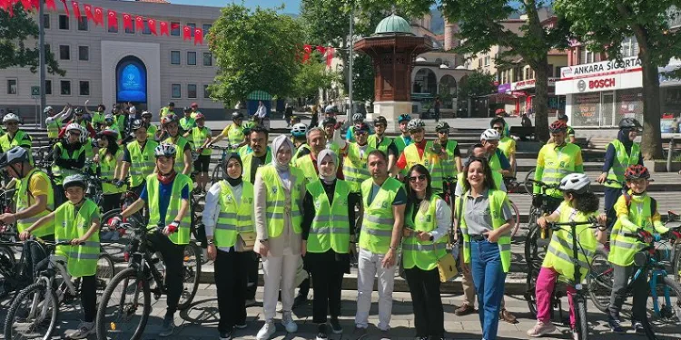 Bursa’da pedallar bağımlılıktan uzak nesiller için çevrildi