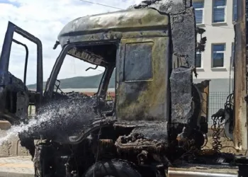 Gemlik’te otomobil ve TIR alev alev yandı