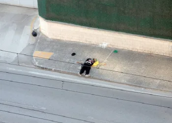 Emniyet müdürlüğü önünde ‘üzerimde bomba var’ diyen şahıs vuruldu