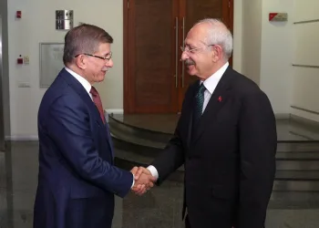 CHP lideri Ahmet Davutoğlu’nu ağırladı