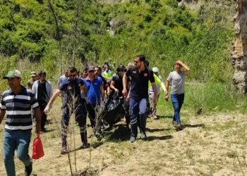 Serinlemek için girdiği barajda boğuldu