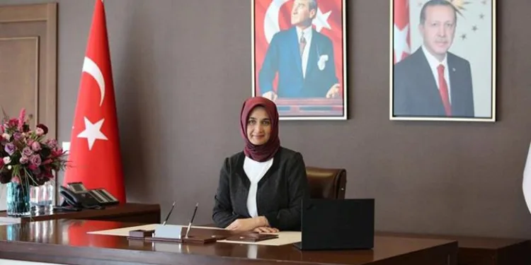 Kübra Güran Yiğitbaşı ilk başörtülü vali olarak tarihe geçti (Kübra Güran Yiğitbaşı kimdir?)