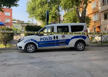 Bursa’da sokak ortasında bıçaklanarak ağır yaralandı
