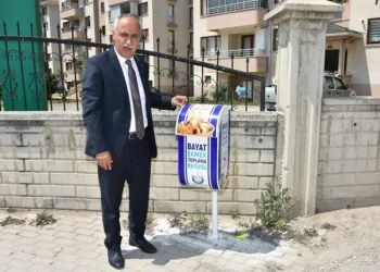 Yenişehir’de sokak hayvanları için bayat ekmek kutusu