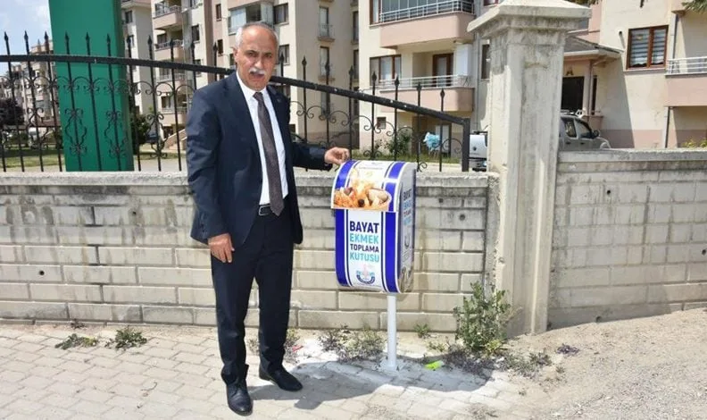 Yenişehir’de sokak hayvanları için bayat ekmek kutusu