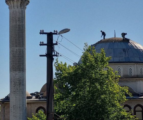 Bursa'da cami kubbesinde güvenliksiz tadilat