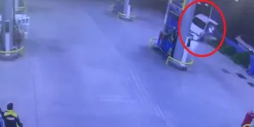 Bursa’da otomobil benzinliğe daldı