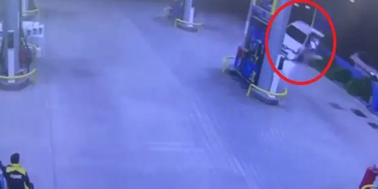 Bursa’da otomobil benzinliğe daldı
