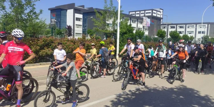 Bursa’da pedallar kanserli çocuklar için çevrildi