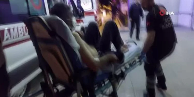 Annesiyle tartışan babasını bıçakladı