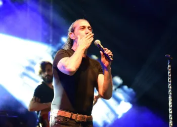 Kıraç sevilen şarkılarını Bursa’da seslendirdi