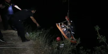 Telefonla konuşurken uçurumdan düştü