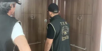 İzmir’de FETÖ’nün hücre evlerine baskın