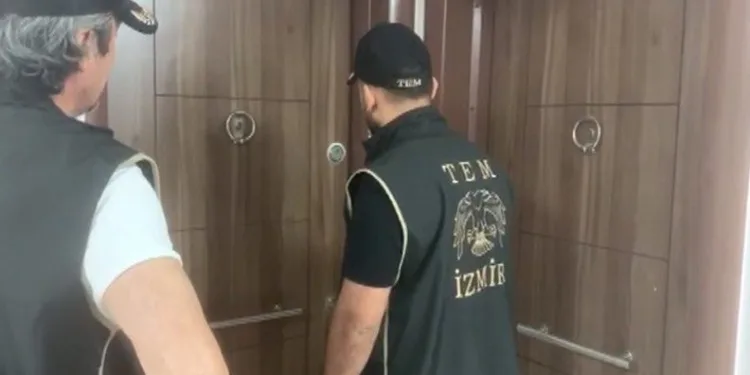 İzmir’de FETÖ’nün hücre evlerine baskın