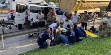 İşçi servisi kaza yaptı! Yaralılar var