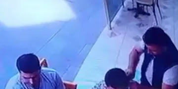 Börek yerken kulağı kesildi