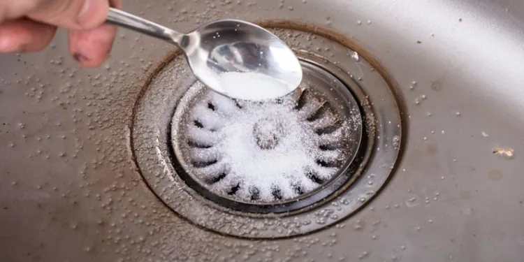 Lavabo açıcı bomba gibi patladı