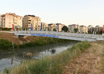 Bursa’da iki mahalleyi ayıran bölgeye köprü