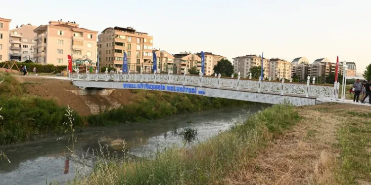 Bursa’da iki mahalleyi ayıran bölgeye köprü