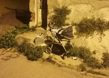 Yanında bebeği varken defalarca bıçaklandı