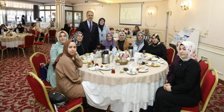 Başkan Aktaş annelerle buluştu