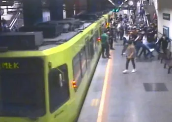 Bursa’da metrodaki kavga güvenlik kamerasında