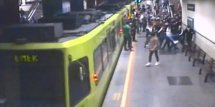 Bursa’da metrodaki kavga güvenlik kamerasında