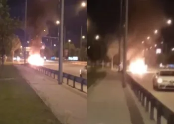 Otomobiller sahiplerinin gözü önünde yandı