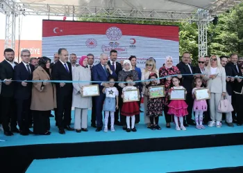 Binali Yıldırım Bursa’da anaokulu açılışına katıldı