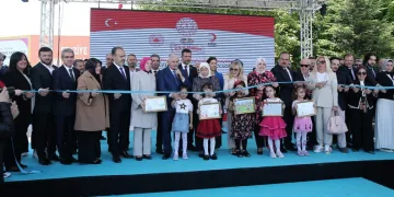 Binali Yıldırım Bursa’da anaokulu açılışına katıldı