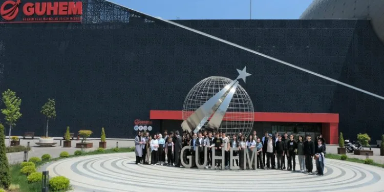 Bursalı gençler, Avrupa Günü’nde uzayı keşfetti