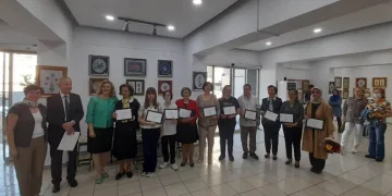 Bursa’da kursiyerlerin ebru eserleri sergileniyor