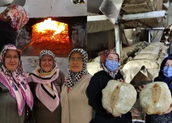 Köylü kadınların destek çıktığı cami ibadete açıldı