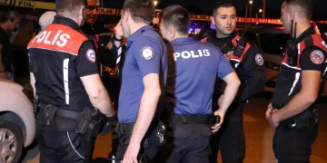 Mahalle kavgasında ortalık karıştı: 3’ü polis 5 yaralı