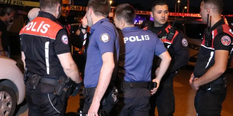 Mahalle kavgasında ortalık karıştı: 3’ü polis 5 yaralı