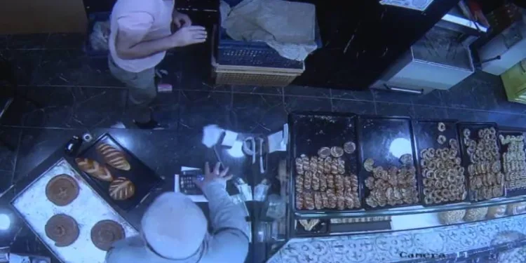 Simidi pahalı buldu, fırıncıyı darp etti