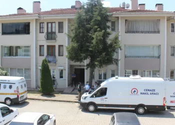 25 yıllık karısını boğarak öldürdü!